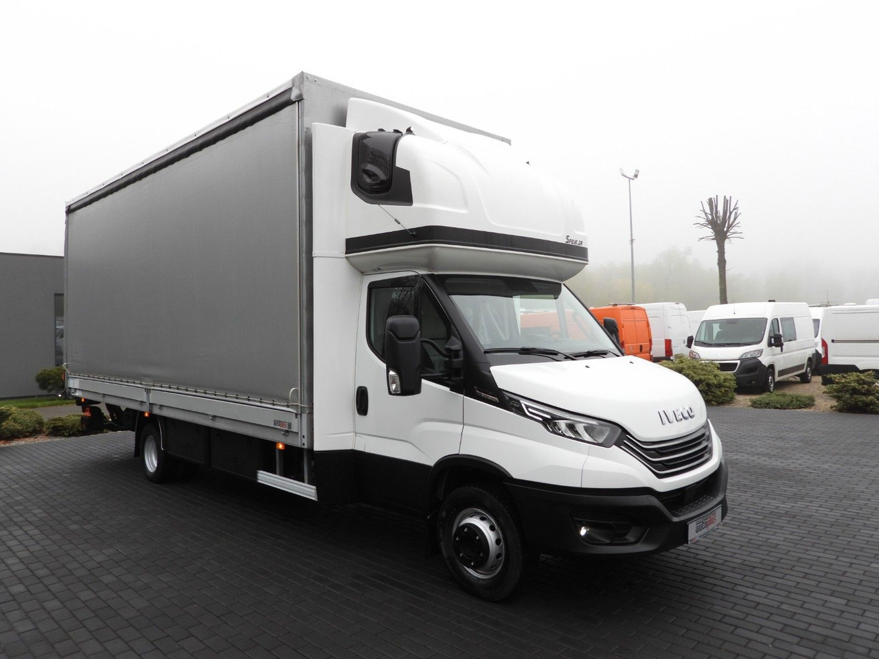 Iveco DAILY 72C18 PRITSCHE PLANE AUFZUG 16 PALETTEN - Carrinha de lona: foto 4 Iveco DAILY 72C18 PRITSCHE PLANE AUFZUG 16 PALETTEN - Carrinha de lona: foto 4