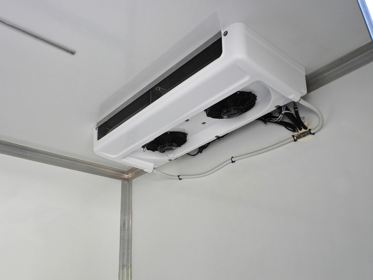 Locação financeira de MAN TGE 3.140 REGRIGERATOR BOX -1*C 8 PALLETS HEATING FUNCTION CRUISE CONTROL PNEUMATICS AIR CONDITIONING  140HP MAN TGE 3.140 REGRIGERATOR BOX -1*C 8 PALLETS HEATING FUNCTION CRUISE CONTROL PNEUMATICS AIR CONDITIONING  140HP: foto 25