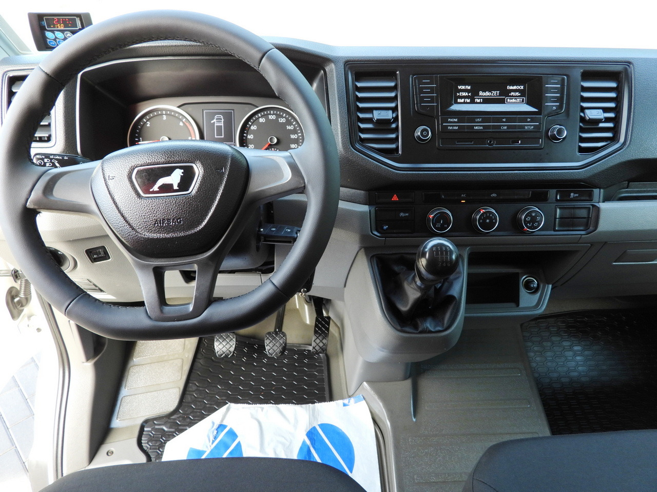 Locação financeira de MAN TGE 3.140 REGRIGERATOR BOX -1*C 8 PALLETS HEATING FUNCTION CRUISE CONTROL PNEUMATICS AIR CONDITIONING  140HP MAN TGE 3.140 REGRIGERATOR BOX -1*C 8 PALLETS HEATING FUNCTION CRUISE CONTROL PNEUMATICS AIR CONDITIONING  140HP: foto 32