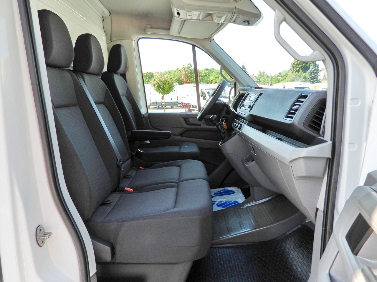 Locação financeira de MAN TGE 3.140 REGRIGERATOR BOX -1*C 8 PALLETS HEATING FUNCTION CRUISE CONTROL PNEUMATICS AIR CONDITIONING  140HP MAN TGE 3.140 REGRIGERATOR BOX -1*C 8 PALLETS HEATING FUNCTION CRUISE CONTROL PNEUMATICS AIR CONDITIONING  140HP: foto 42