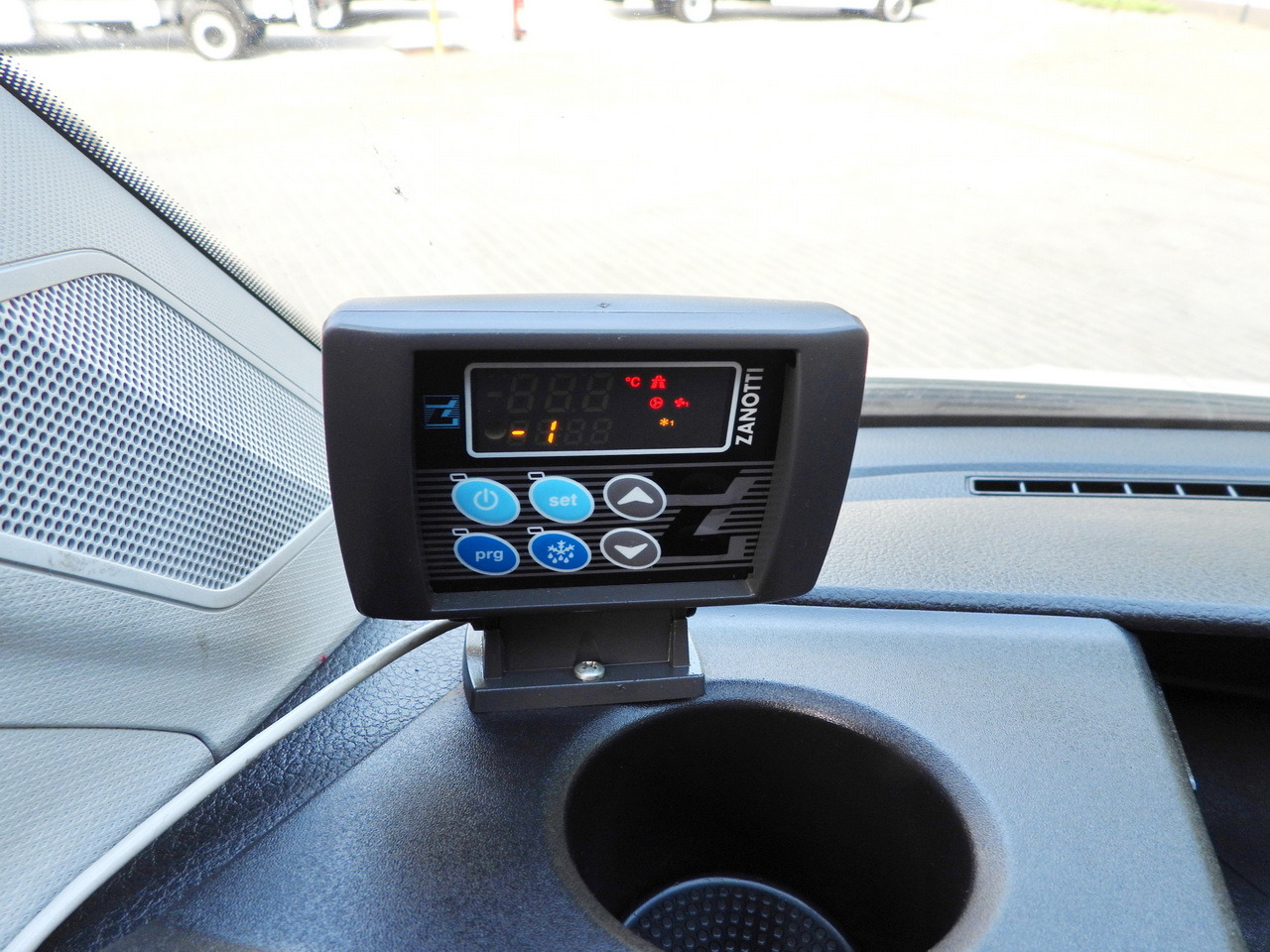 Locação financeira de MAN TGE 3.140 REGRIGERATOR BOX -1*C 8 PALLETS HEATING FUNCTION CRUISE CONTROL PNEUMATICS AIR CONDITIONING  140HP MAN TGE 3.140 REGRIGERATOR BOX -1*C 8 PALLETS HEATING FUNCTION CRUISE CONTROL PNEUMATICS AIR CONDITIONING  140HP: foto 35