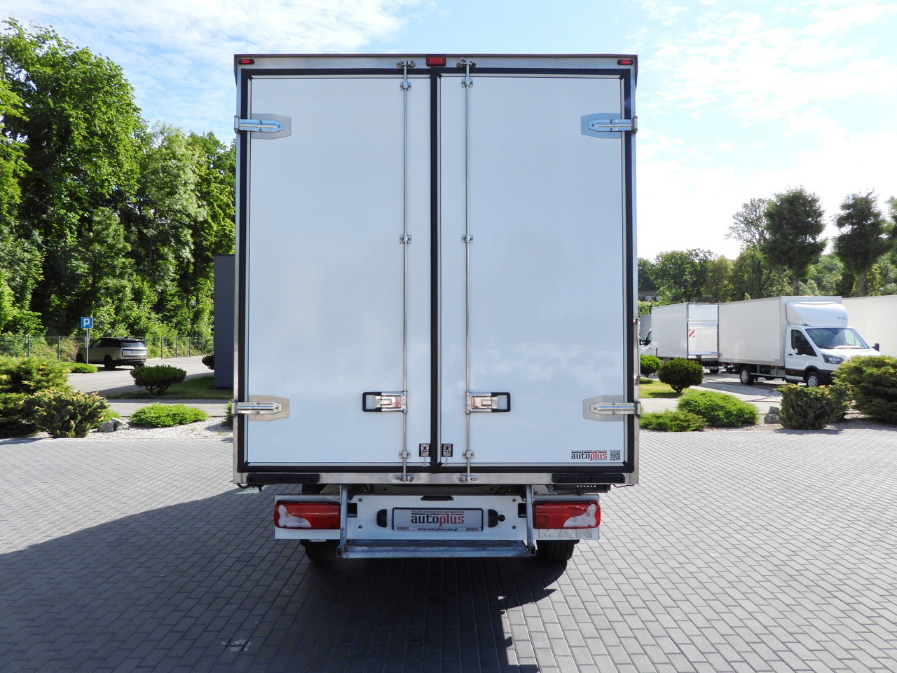 Locação financeira de MAN TGE 3.140 REGRIGERATOR BOX -1*C 8 PALLETS HEATING FUNCTION CRUISE CONTROL PNEUMATICS AIR CONDITIONING  140HP MAN TGE 3.140 REGRIGERATOR BOX -1*C 8 PALLETS HEATING FUNCTION CRUISE CONTROL PNEUMATICS AIR CONDITIONING  140HP: foto 11