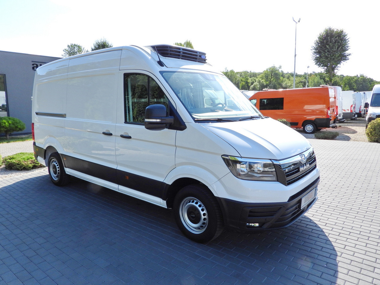 MAN TGE REFRIGERATOR VAN -5*C POWER SUPPLY 230V CRUISE CONTROL AUTOMATIC TRANSMISSION AIR CONDITIONING 180HP - Carrinha frigorífica: foto 4 MAN TGE REFRIGERATOR VAN -5*C POWER SUPPLY 230V CRUISE CONTROL AUTOMATIC TRANSMISSION AIR CONDITIONING 180HP - Carrinha frigorífica: foto 4