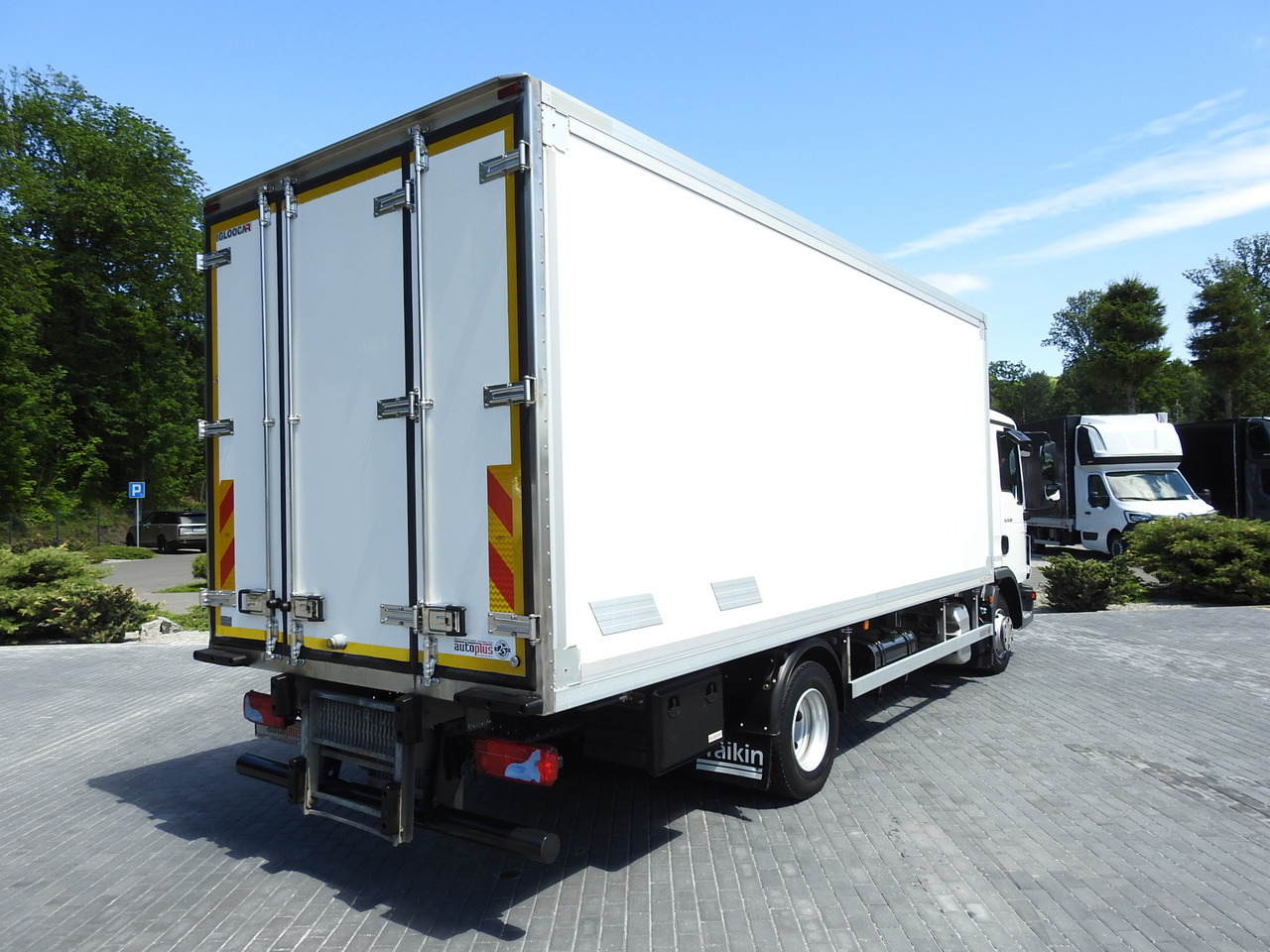 MAN TGL 10.180 REGRIGERATOR BOX -20*C 11 PALLETS POWER SUPPLY 230V AIR CONDITIONING PNEUMATICS TWIN WHEELS 180HP - Camião frigorífico: foto 3 MAN TGL 10.180 REGRIGERATOR BOX -20*C 11 PALLETS POWER SUPPLY 230V AIR CONDITIONING PNEUMATICS TWIN WHEELS 180HP - Camião frigorífico: foto 3