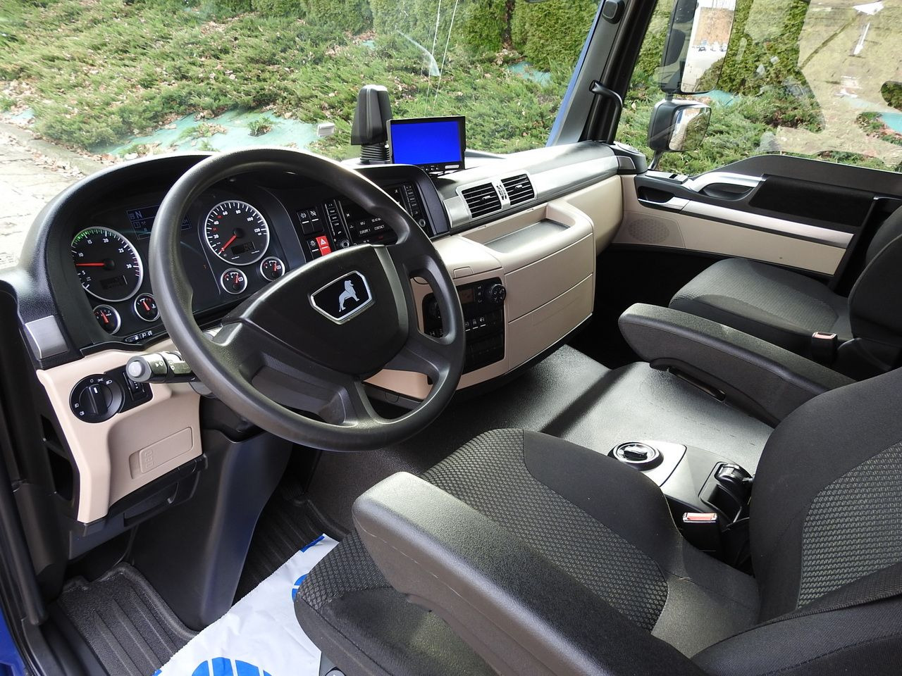 MAN TGL 12.220 BOX LIFT 18 PALLETS CRUISE CONTROLAIR CONDITIONING PNEUMATICS AUTOMATIC TWIN WHEELS 220HP - Carrinha de contentor: foto 2 MAN TGL 12.220 BOX LIFT 18 PALLETS CRUISE CONTROLAIR CONDITIONING PNEUMATICS AUTOMATIC TWIN WHEELS 220HP - Carrinha de contentor: foto 2