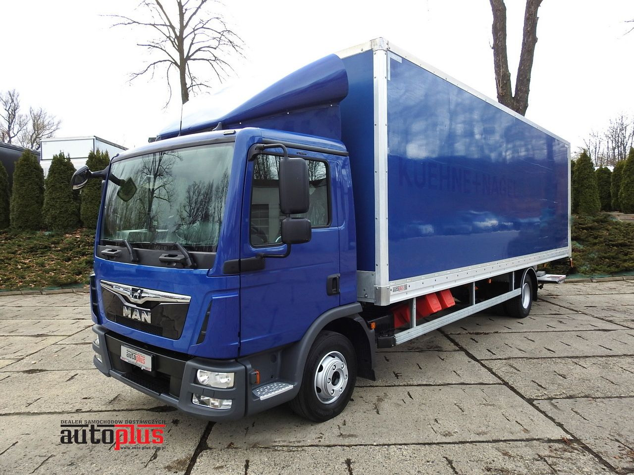 MAN TGL 12.220 BOX LIFT 18 PALLETS CRUISE CONTROLAIR CONDITIONING PNEUMATICS AUTOMATIC TWIN WHEELS 220HP - Camião furgão: foto 1 MAN TGL 12.220 BOX LIFT 18 PALLETS CRUISE CONTROLAIR CONDITIONING PNEUMATICS AUTOMATIC TWIN WHEELS 220HP - Camião furgão: foto 1