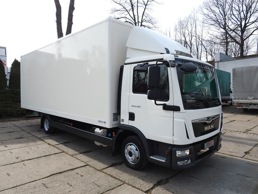 MAN TGL 8.18 KOFFER 16 PALETTEN ZWILLINGSRÄDER - Carrinha de contentor: foto 4 MAN TGL 8.18 KOFFER 16 PALETTEN ZWILLINGSRÄDER - Carrinha de contentor: foto 4