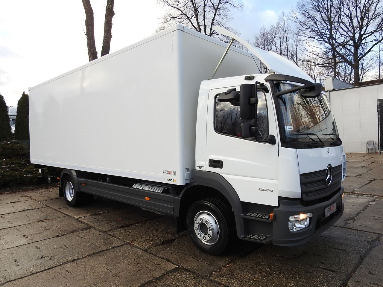 MERCEDES ATEGO 12.24 BOX LIFT 18 PALLETS CRUISE CONTROL AUTOMATIC TRANSMISSION  TWIN WHEELS AIR CONDITIONING  240HP - Carrinha de contentor: foto 4 MERCEDES ATEGO 12.24 BOX LIFT 18 PALLETS CRUISE CONTROL AUTOMATIC TRANSMISSION  TWIN WHEELS AIR CONDITIONING  240HP - Carrinha de contentor: foto 4