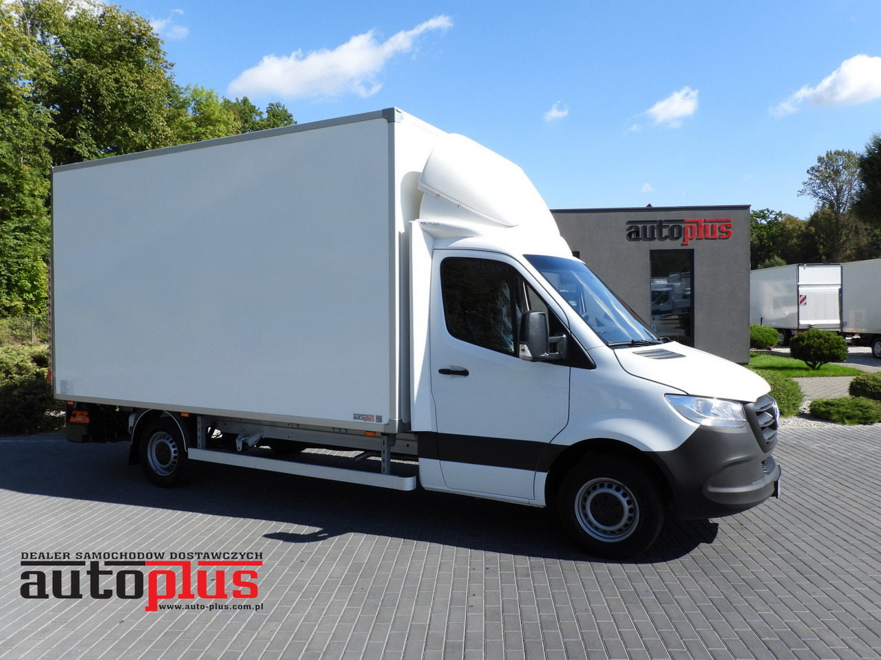 MERCEDES SPRINTER 315 BOX LIFT 8 PALLETS AIR CONDITIONING  150HP - Carrinha de contentor: foto 1 MERCEDES SPRINTER 315 BOX LIFT 8 PALLETS AIR CONDITIONING  150HP - Carrinha de contentor: foto 1