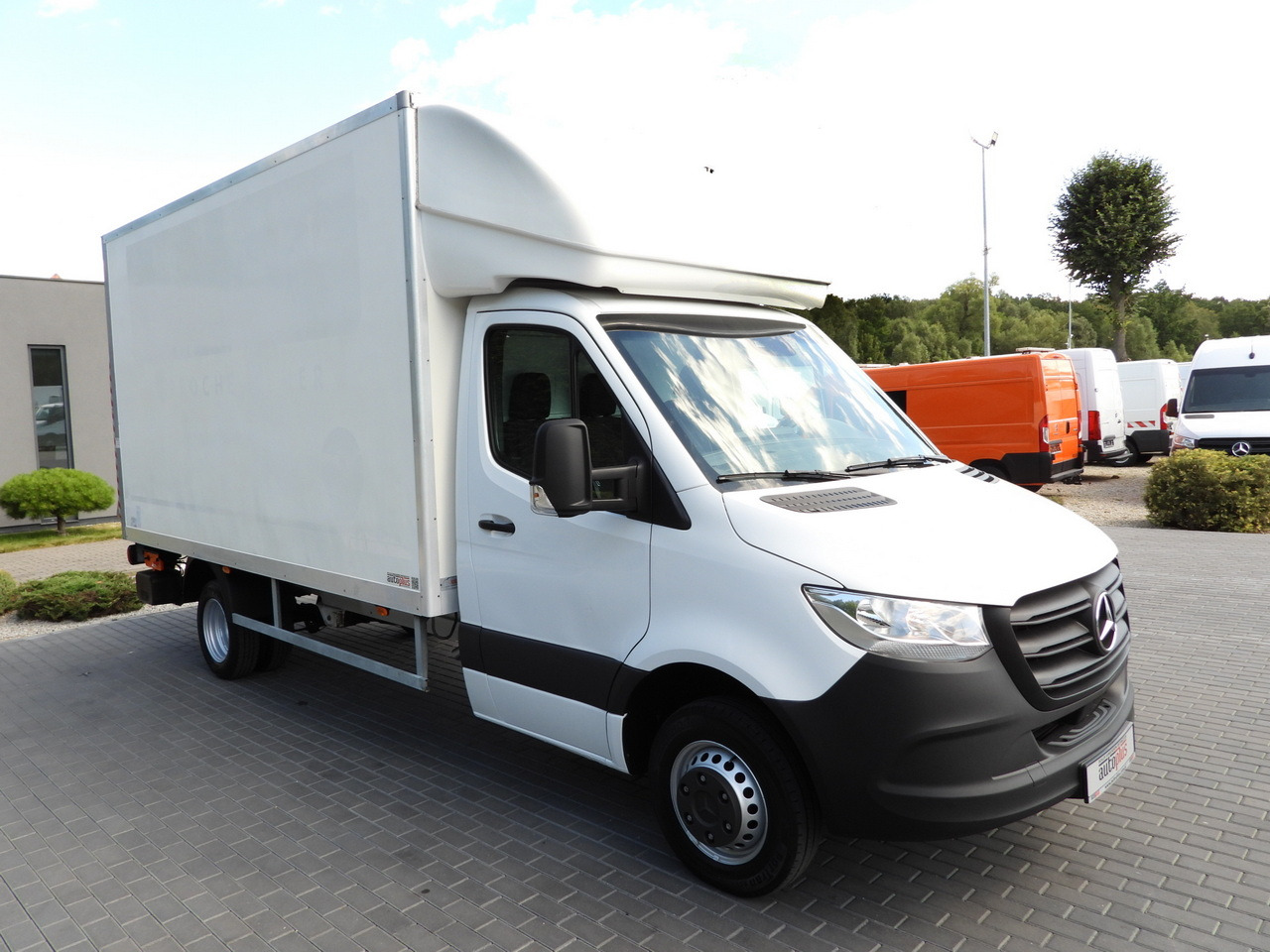 MERCEDES SPRINTER 514 BOX LIFT 8 PALLETS CRUISE CONTROL TWIN WHEELS AIR CONDITIONING 140HP - Carrinha de contentor: foto 4 MERCEDES SPRINTER 514 BOX LIFT 8 PALLETS CRUISE CONTROL TWIN WHEELS AIR CONDITIONING 140HP - Carrinha de contentor: foto 4