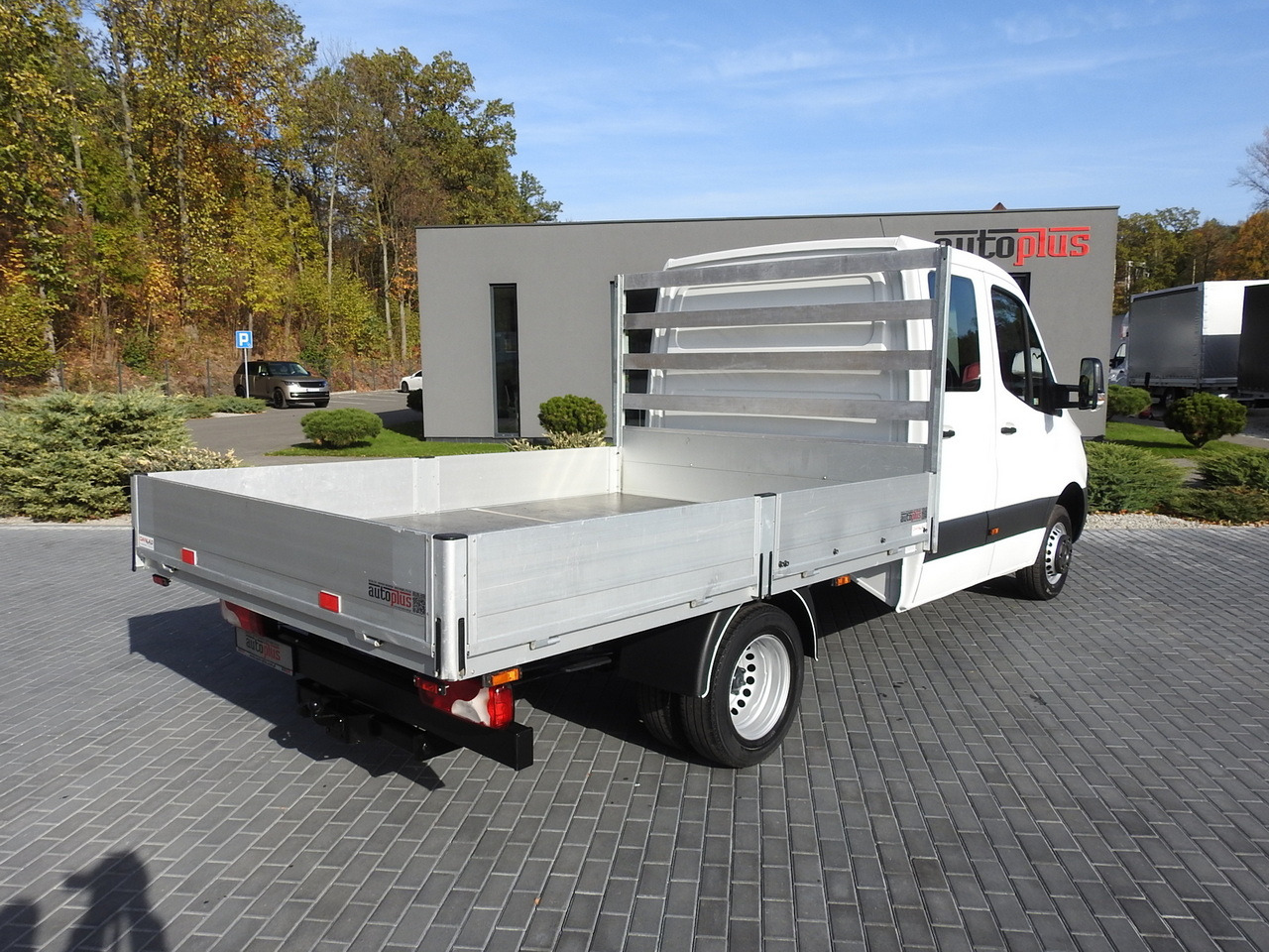 MERCEDES SPRINTER 516 STAKE BODY DOUBLE CABIN DOKA 6 SEATS CRUISE CONTROL AIR CONDITIONING TWIN WHEELS 160HP - Carrinha cabine dupla: foto 3 MERCEDES SPRINTER 516 STAKE BODY DOUBLE CABIN DOKA 6 SEATS CRUISE CONTROL AIR CONDITIONING TWIN WHEELS 160HP - Carrinha cabine dupla: foto 3