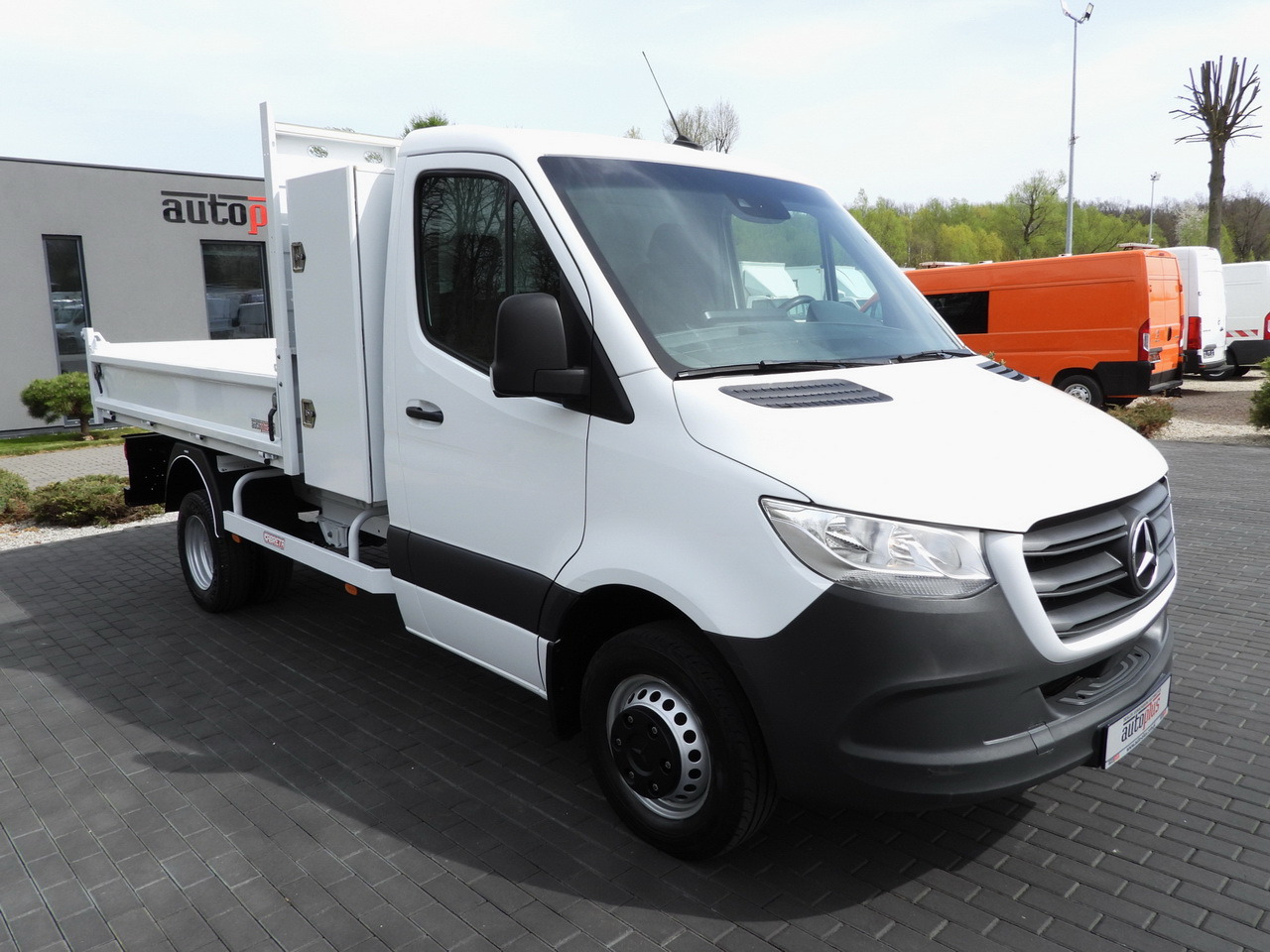 MERCEDES SPRINTER 516 TIPPER CRUISE CONTROL TWIN WHEELS AIR CONDITIONING 160HP - Carrinha basculante: foto 4 MERCEDES SPRINTER 516 TIPPER CRUISE CONTROL TWIN WHEELS AIR CONDITIONING 160HP - Carrinha basculante: foto 4