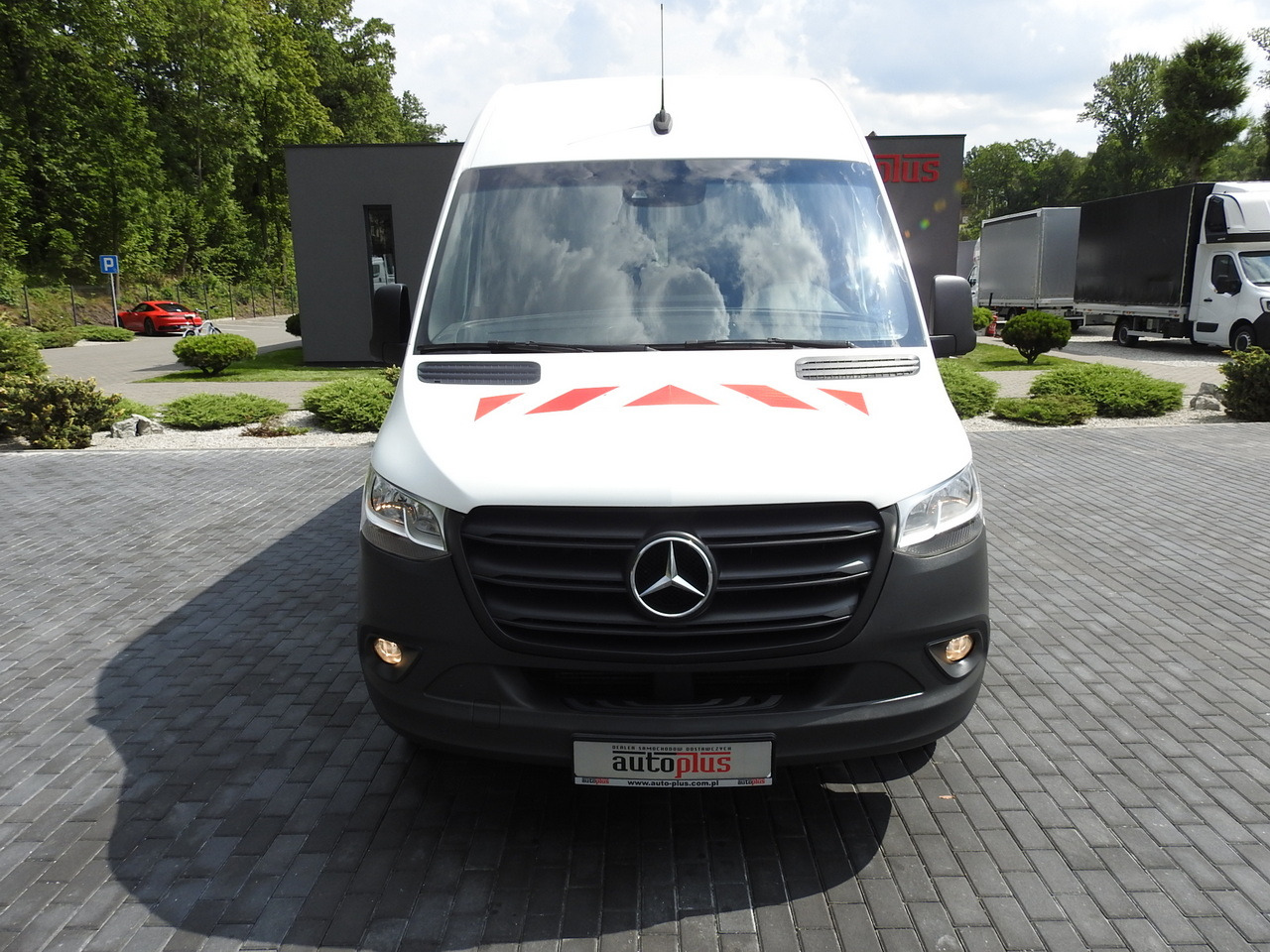 MERCEDES SPRINTER BOX DELIVERY VAN 5 SEATS CRUISE CONTROL NAVIGATION AIR CONDITIONING AUTOMATIC TRANSMISSION 160HP - Furgão: foto 5 MERCEDES SPRINTER BOX DELIVERY VAN 5 SEATS CRUISE CONTROL NAVIGATION AIR CONDITIONING AUTOMATIC TRANSMISSION 160HP - Furgão: foto 5
