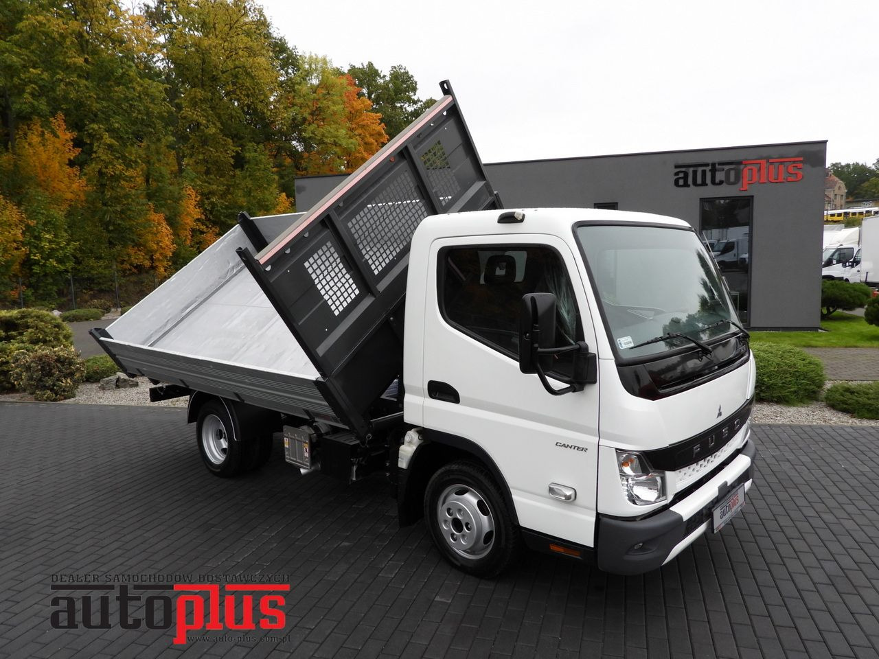 MITSUBISHI CANTER FUSO 3C15 THREE-WAY TIPPER 3 SEATS LED LIGHTS TWIN WHEELS 150HP - Carrinha basculante: foto 1 MITSUBISHI CANTER FUSO 3C15 THREE-WAY TIPPER 3 SEATS LED LIGHTS TWIN WHEELS 150HP - Carrinha basculante: foto 1