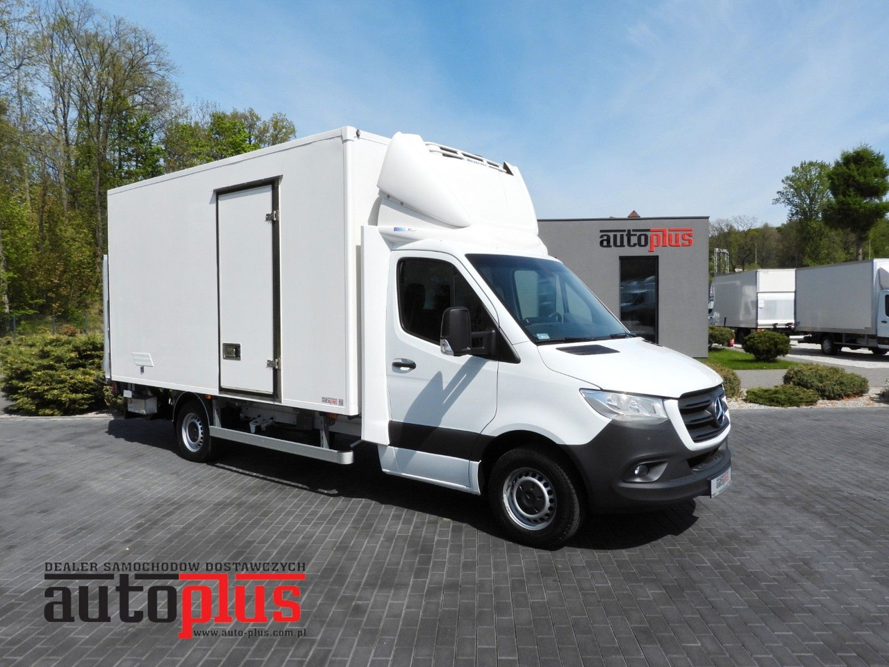 Mercedes-Benz SPRINTER 316 KÜHLKOFFER 0*C AUFZUG 8 PALETTEN - Carrinha frigorífica: foto 1 Mercedes-Benz SPRINTER 316 KÜHLKOFFER 0*C AUFZUG 8 PALETTEN - Carrinha frigorífica: foto 1