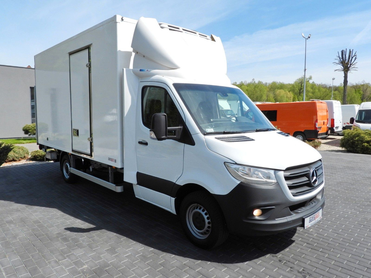 Mercedes-Benz SPRINTER 316 KÜHLKOFFER 0*C AUFZUG 8 PALETTEN - Carrinha frigorífica: foto 4 Mercedes-Benz SPRINTER 316 KÜHLKOFFER 0*C AUFZUG 8 PALETTEN - Carrinha frigorífica: foto 4