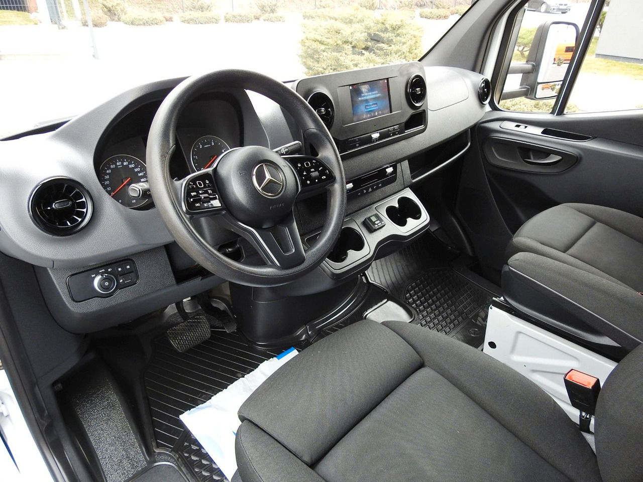 Mercedes-Benz SPRINTER 316 PRITSCHE PLANE 10 PALETTEN WEBASTO - Carrinha de lona, Carrinha cabine dupla: foto 2 Mercedes-Benz SPRINTER 316 PRITSCHE PLANE 10 PALETTEN WEBASTO - Carrinha de lona, Carrinha cabine dupla: foto 2