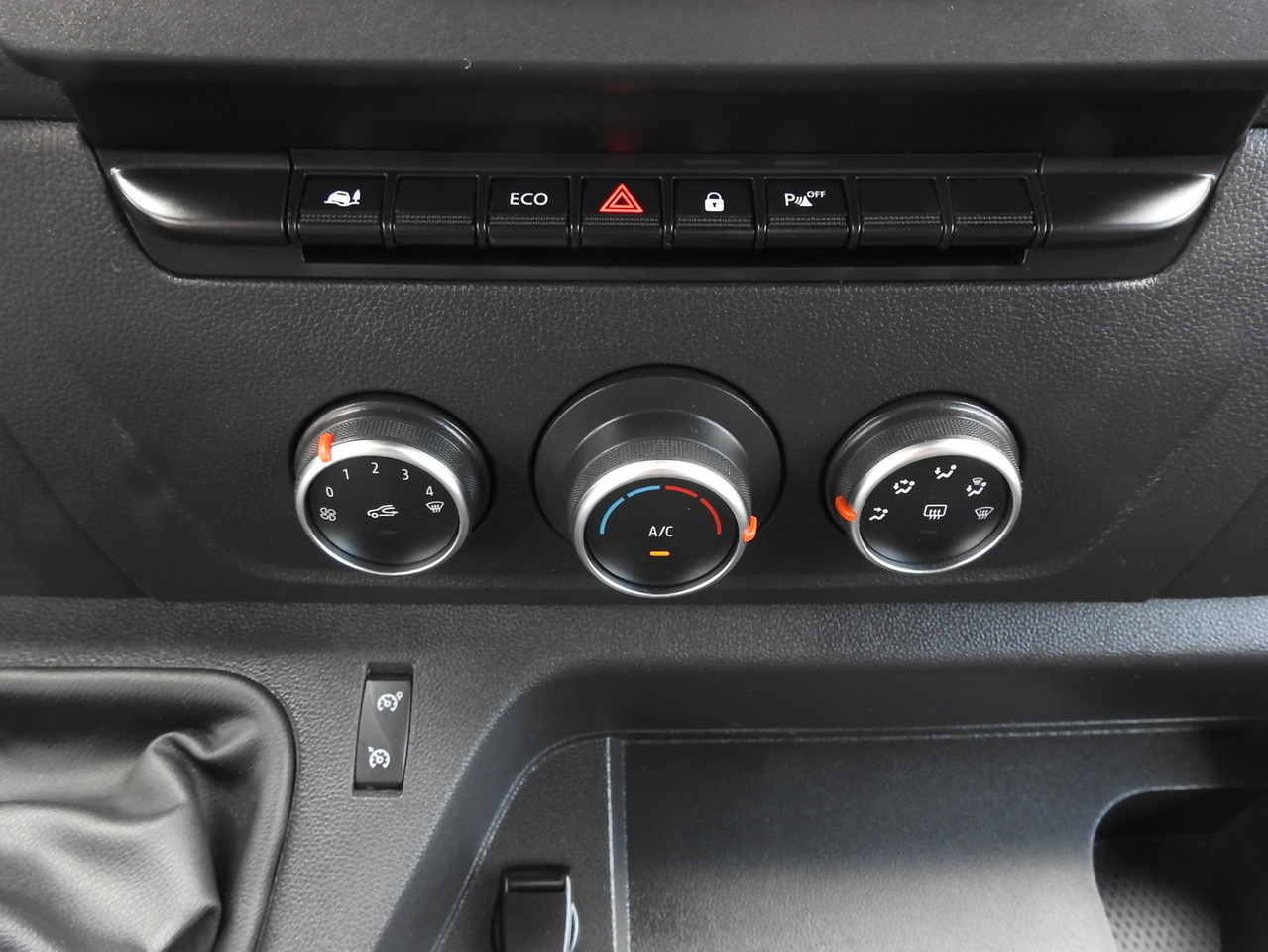 Furgão OPEL MOVANO  BOX DELIVERY VAN 7 SEATS CRUISE CONTROL LED LIGHTS AIR CONDITIONING  135HP: foto 32 Furgão OPEL MOVANO  BOX DELIVERY VAN 7 SEATS CRUISE CONTROL LED LIGHTS AIR CONDITIONING  135HP: foto 32