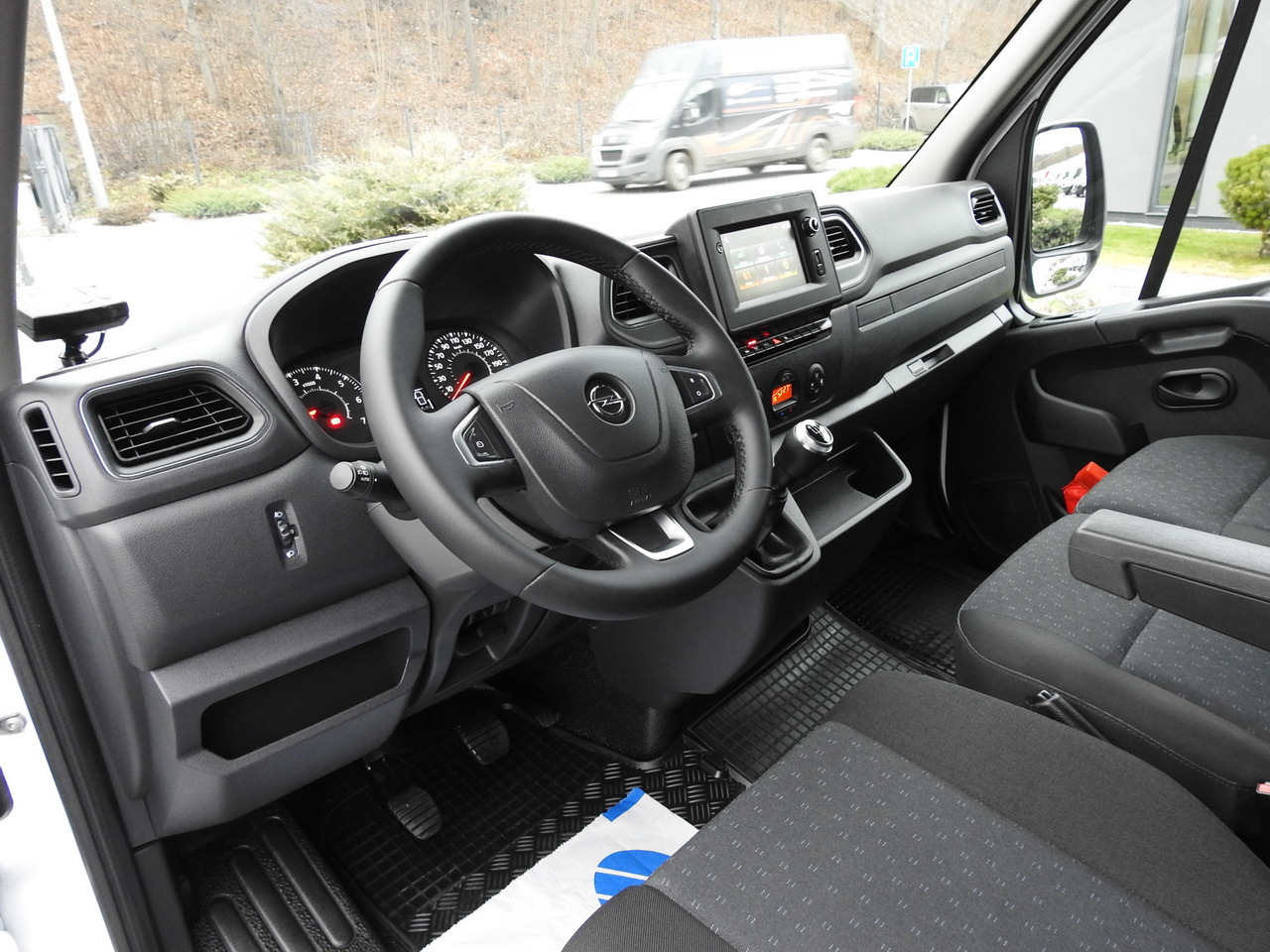 OPEL MOVANO REFRIGERATOR VAN 0*C CRUISE CONTROL NAVIGATION AIR CONDITIONING LED LIGHTS 150HP - Carrinha frigorífica: foto 2 OPEL MOVANO REFRIGERATOR VAN 0*C CRUISE CONTROL NAVIGATION AIR CONDITIONING LED LIGHTS 150HP - Carrinha frigorífica: foto 2