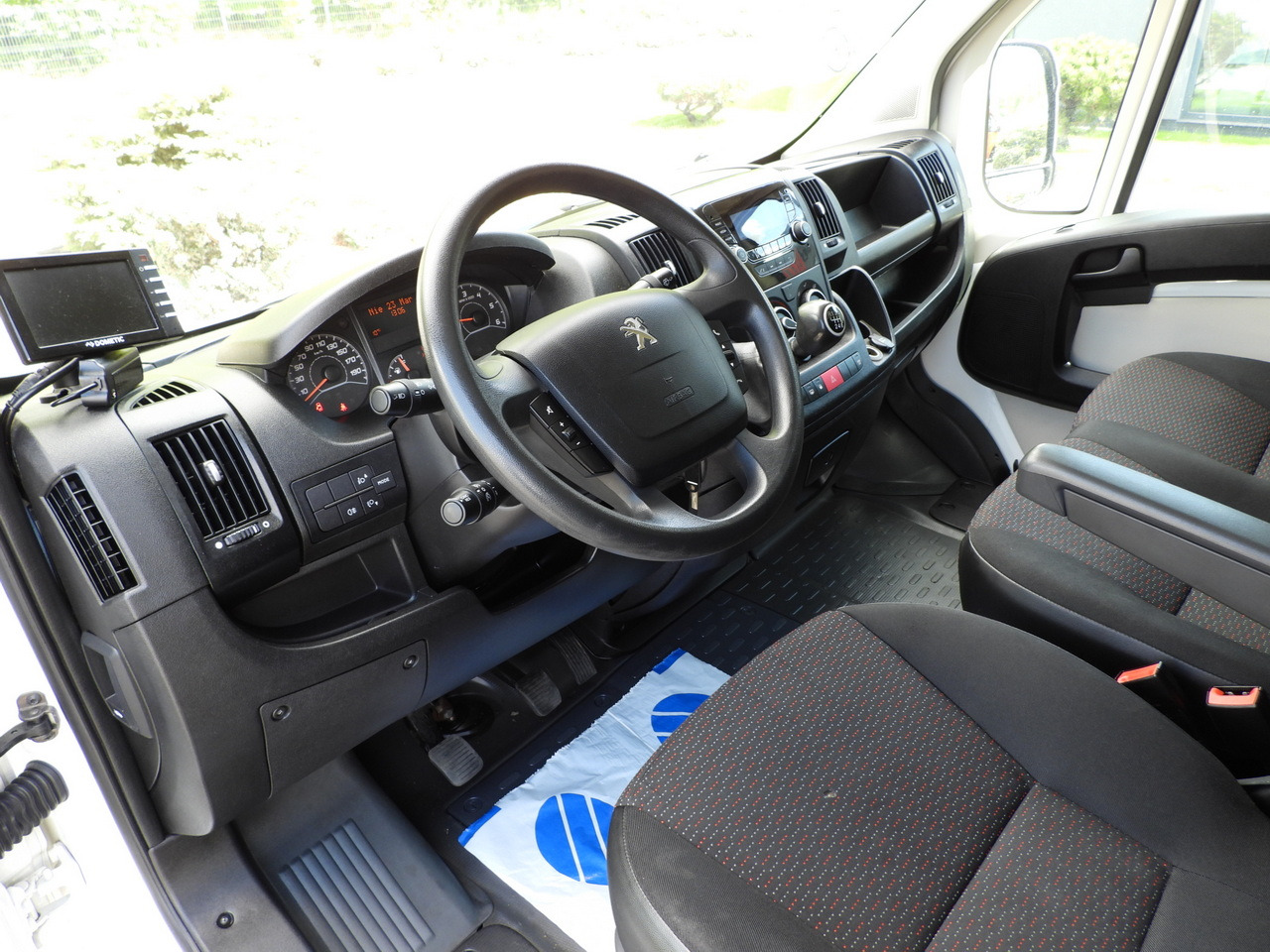 PEUGEOT BOXER BOX 8 PALLETS CRUISE CONTROL AIR CONDITIONING 130HP - Carrinha de contentor: foto 2 PEUGEOT BOXER BOX 8 PALLETS CRUISE CONTROL AIR CONDITIONING 130HP - Carrinha de contentor: foto 2