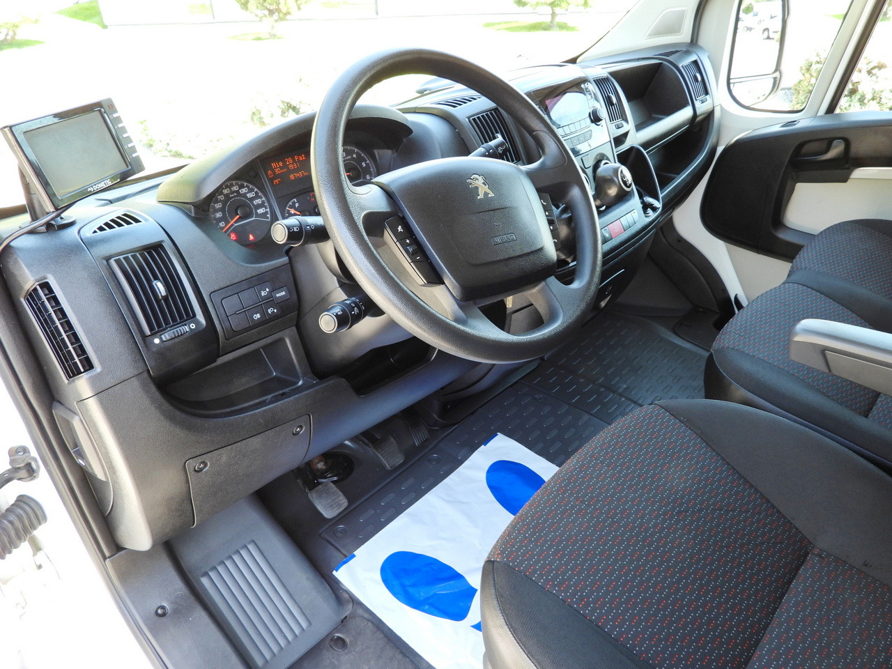 PEUGEOT BOXER BOX LIFT 8 PALLETS CRUISE CONTROL AIR CONDITIONING 130HP - Carrinha de contentor: foto 2 PEUGEOT BOXER BOX LIFT 8 PALLETS CRUISE CONTROL AIR CONDITIONING 130HP - Carrinha de contentor: foto 2