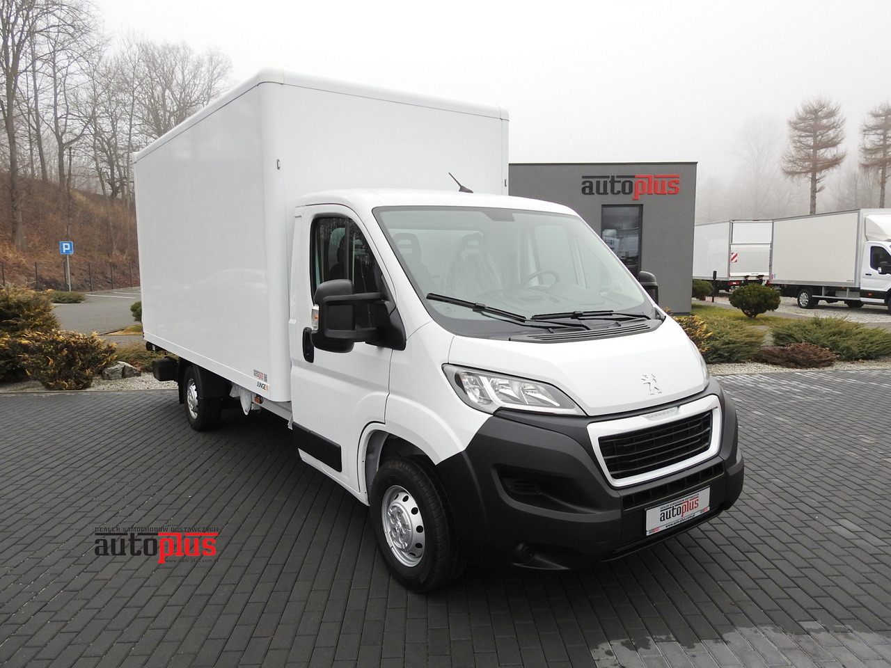 PEUGEOT BOXER BOX LIFT 8 PALLETS CRUISE CONTROL AIR CONDITIONING 140HP - Carrinha de contentor: foto 1 PEUGEOT BOXER BOX LIFT 8 PALLETS CRUISE CONTROL AIR CONDITIONING 140HP - Carrinha de contentor: foto 1