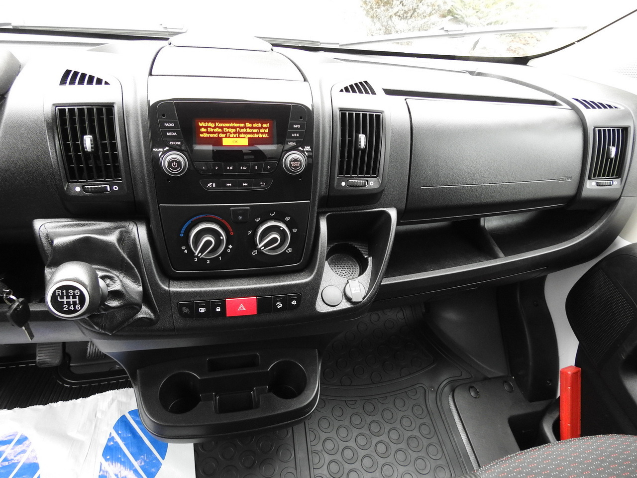 Carrinha de contentor PEUGEOT BOXER BOX LIFT 8 PALLETS CRUISE CONTROL AIR CONDITIONING  140HP: foto 30