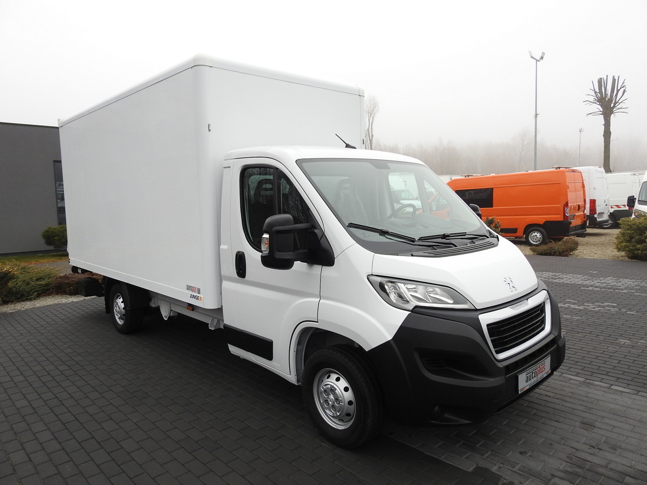 PEUGEOT BOXER BOX LIFT 8 PALLETS CRUISE CONTROL AIR CONDITIONING 140HP - Carrinha de contentor: foto 4 PEUGEOT BOXER BOX LIFT 8 PALLETS CRUISE CONTROL AIR CONDITIONING 140HP - Carrinha de contentor: foto 4