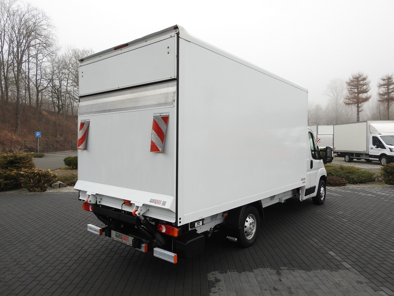 Carrinha de contentor PEUGEOT BOXER BOX LIFT 8 PALLETS CRUISE CONTROL AIR CONDITIONING  140HP: foto 13