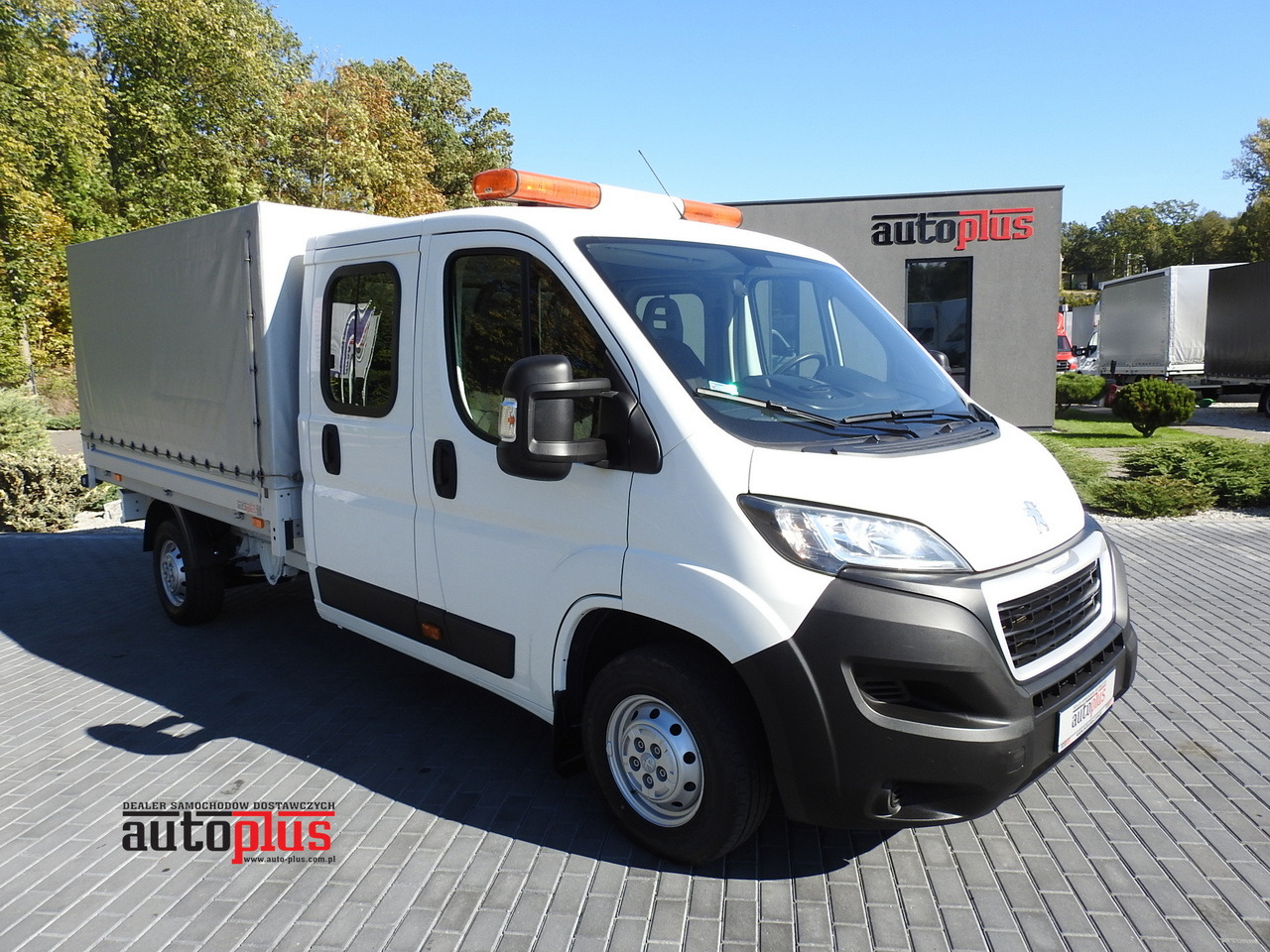 PEUGEOT BOXER STAKE BODY DOUBLE CABIN DOKA 7 SEATS AIR CONDITIONING 140HP - Carrinha cabine dupla: foto 1 PEUGEOT BOXER STAKE BODY DOUBLE CABIN DOKA 7 SEATS AIR CONDITIONING 140HP - Carrinha cabine dupla: foto 1