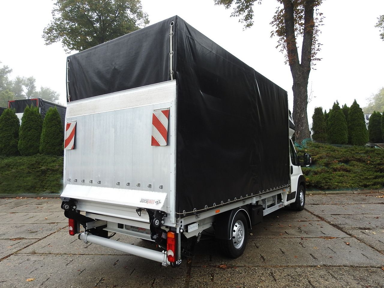 PEUGEOT BOXER TARPAULIN LIFT 8 PALLETS WEBASTO LED LIGHTS AIR CONDITIONING 165HP - Carrinha de lona: foto 3 PEUGEOT BOXER TARPAULIN LIFT 8 PALLETS WEBASTO LED LIGHTS AIR CONDITIONING 165HP - Carrinha de lona: foto 3