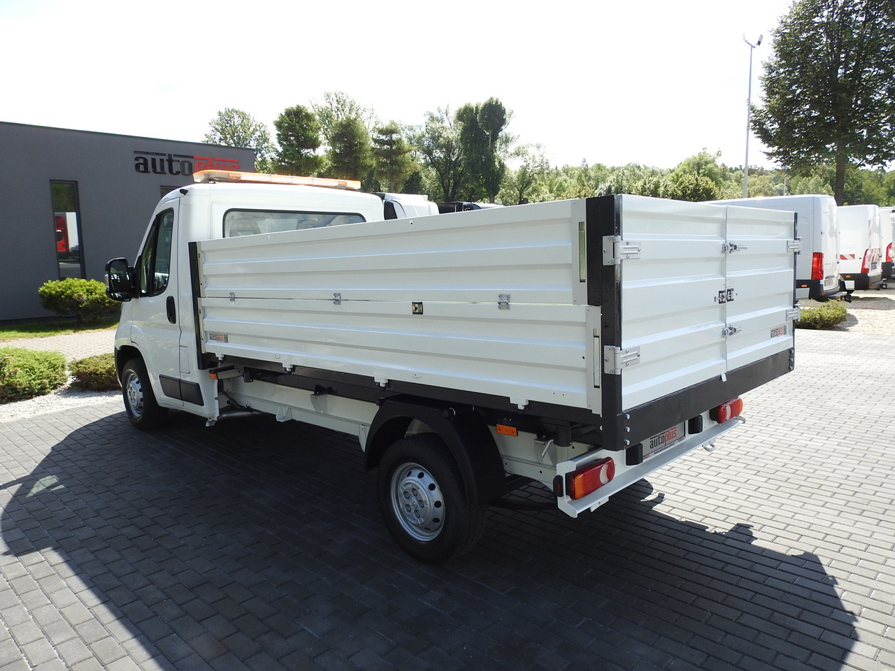 Carrinha basculante PEUGEOT BOXER THREE-WAY TIPPER  AIR CONDITIONING  130HP: foto 11