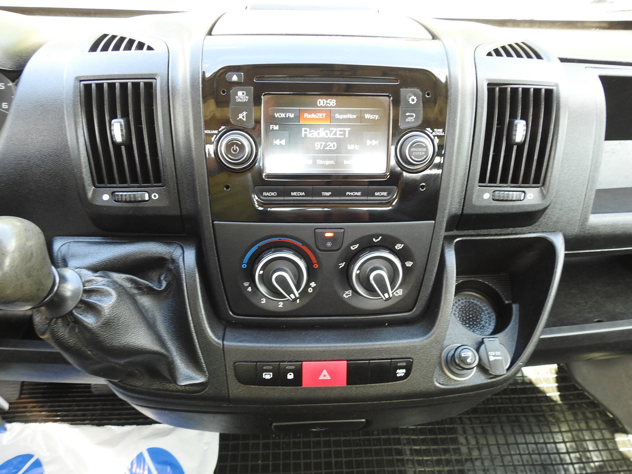 Carrinha basculante PEUGEOT BOXER THREE-WAY TIPPER  AIR CONDITIONING  130HP: foto 36