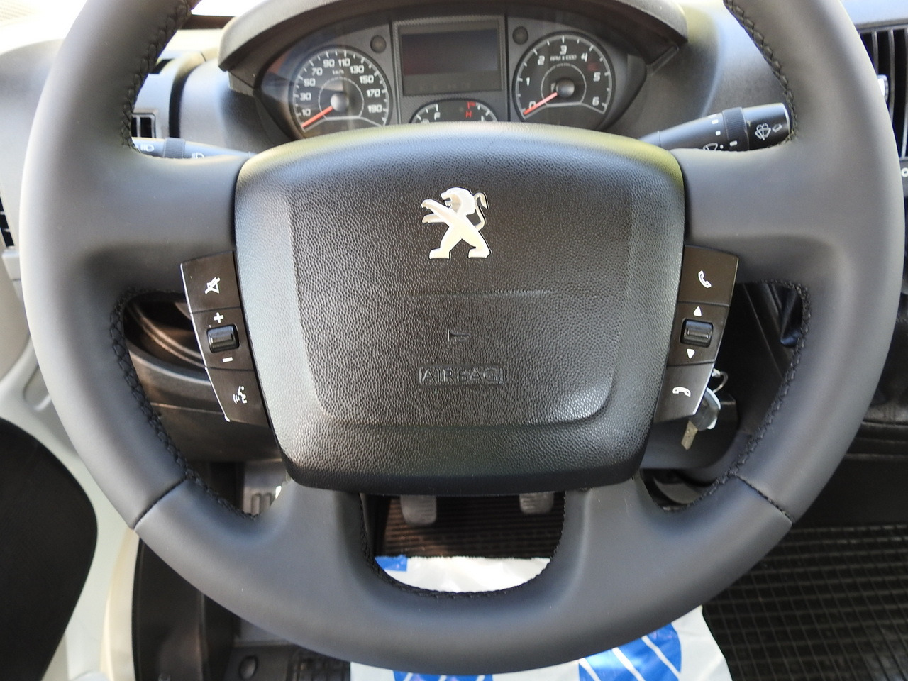 Carrinha basculante PEUGEOT BOXER THREE-WAY TIPPER  AIR CONDITIONING  130HP: foto 33