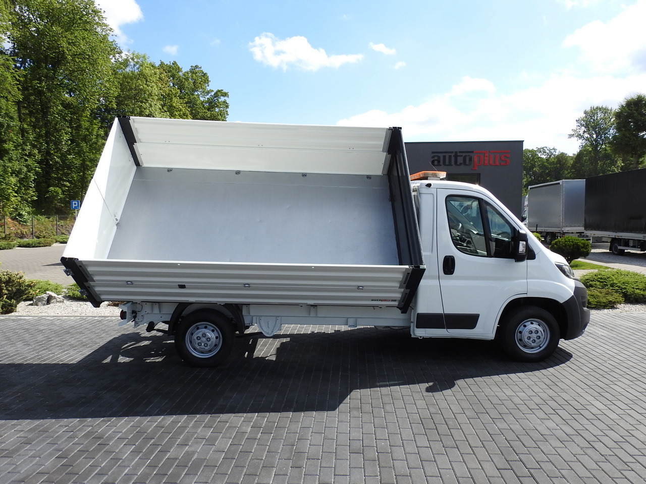 Carrinha basculante PEUGEOT BOXER THREE-WAY TIPPER  AIR CONDITIONING  130HP: foto 8
