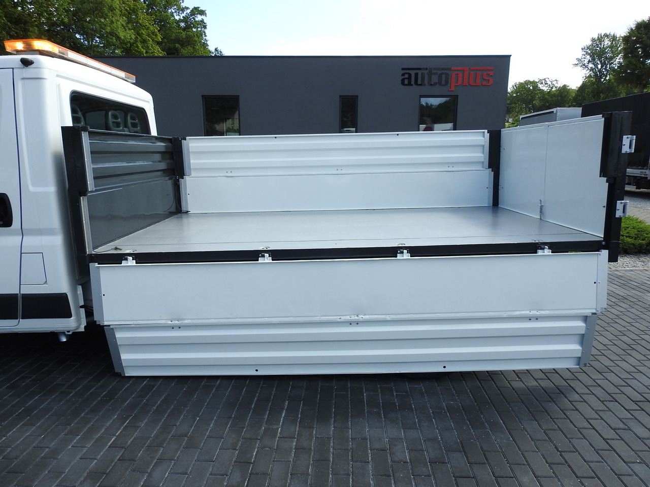 Carrinha basculante PEUGEOT BOXER THREE-WAY TIPPER  AIR CONDITIONING  130HP: foto 25