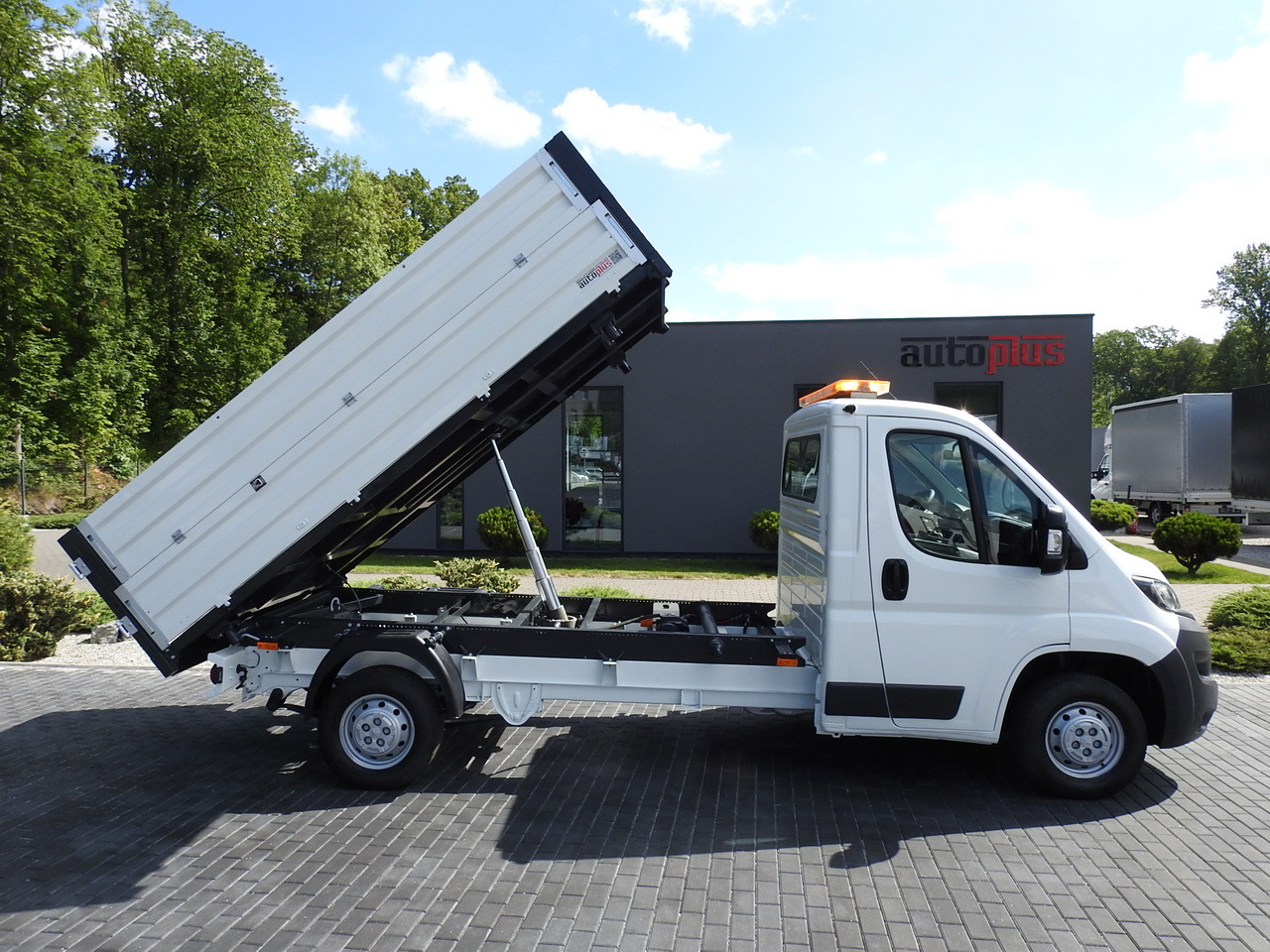 Carrinha basculante PEUGEOT BOXER THREE-WAY TIPPER  AIR CONDITIONING  130HP: foto 7
