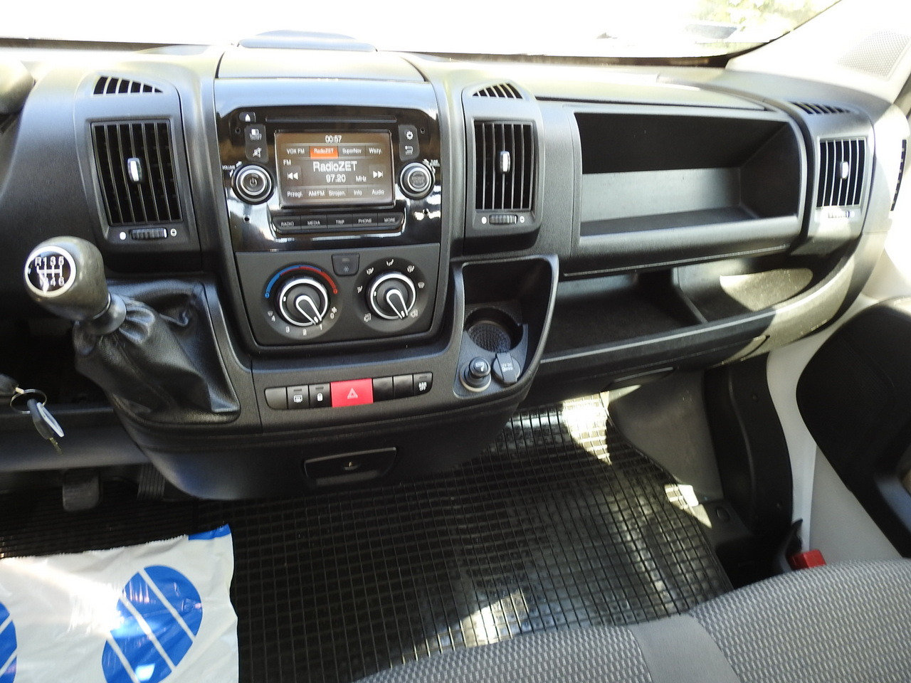 Carrinha basculante PEUGEOT BOXER THREE-WAY TIPPER  AIR CONDITIONING  130HP: foto 35