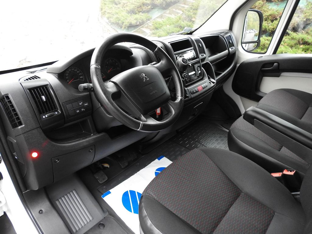 Peugeot BOXER PRITSCHE PLANE 8 PALLETS WEBASTO A/C - Carrinha de lona: foto 2 Peugeot BOXER PRITSCHE PLANE 8 PALLETS WEBASTO A/C - Carrinha de lona: foto 2