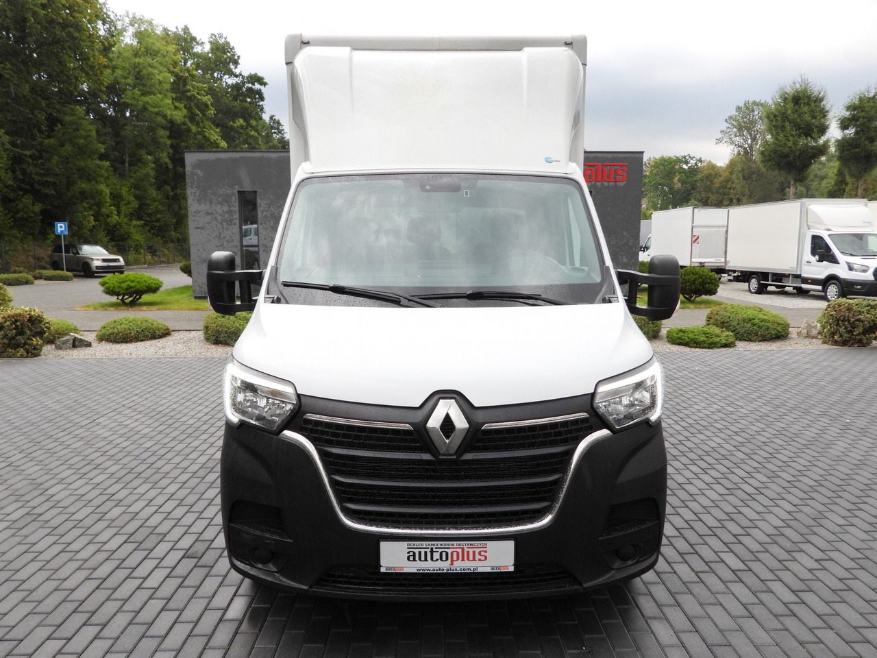 RENAULT MASTER BOX LIFT 8 PALLETS CRUISE CONTROL LED LIGHTS AIR CONDITIONING 145HP - Carrinha de contentor: foto 5 RENAULT MASTER BOX LIFT 8 PALLETS CRUISE CONTROL LED LIGHTS AIR CONDITIONING 145HP - Carrinha de contentor: foto 5