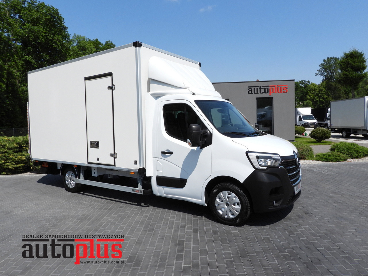 RENAULT MASTER BOX LIFT 8 PALLETS CRUISE CONTROL LED LIGHTS AIR CONDITIONING 165HP - Carrinha de contentor: foto 1 RENAULT MASTER BOX LIFT 8 PALLETS CRUISE CONTROL LED LIGHTS AIR CONDITIONING 165HP - Carrinha de contentor: foto 1