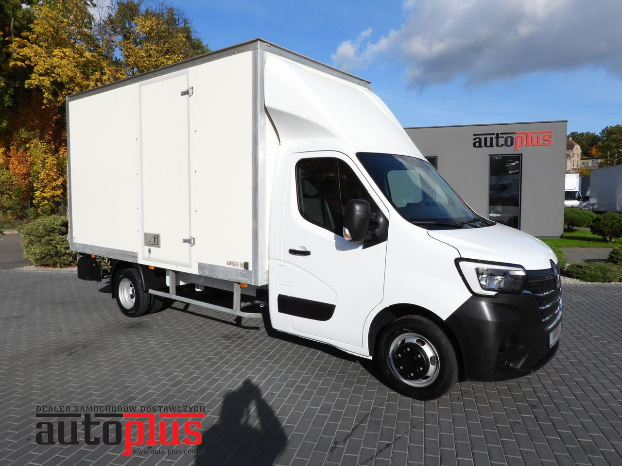 RENAULT MASTER BOX LIFT 8 PALLETS CRUISE CONTROL LED LIGHTS TWIN WHEELS AIR CONDITIONING  145HP - Carrinha de contentor: foto 1 RENAULT MASTER BOX LIFT 8 PALLETS CRUISE CONTROL LED LIGHTS TWIN WHEELS AIR CONDITIONING  145HP - Carrinha de contentor: foto 1