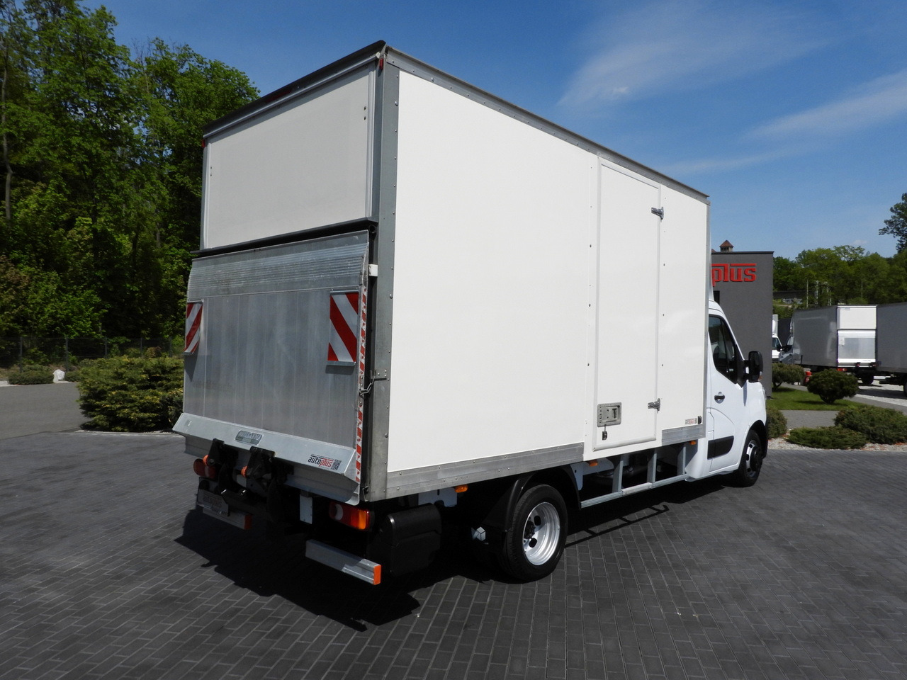 RENAULT MASTER BOX LIFT 8 PALLETS CRUISE CONTROL NAVIGATION LED LIGHTS TWIN WHEELS AIR CONDITIONING 145HP - Carrinha de contentor: foto 3 RENAULT MASTER BOX LIFT 8 PALLETS CRUISE CONTROL NAVIGATION LED LIGHTS TWIN WHEELS AIR CONDITIONING 145HP - Carrinha de contentor: foto 3