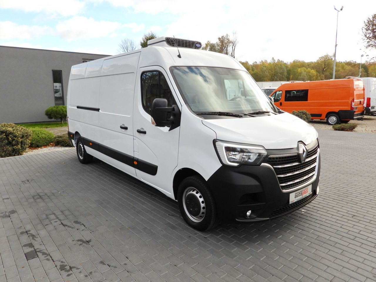 RENAULT MASTER REFRIGERATOR VAN 0*C CRUISE CONTROL LED LIGHTS AIR CONDITIONING 135HP - Carrinha frigorífica: foto 4 RENAULT MASTER REFRIGERATOR VAN 0*C CRUISE CONTROL LED LIGHTS AIR CONDITIONING 135HP - Carrinha frigorífica: foto 4