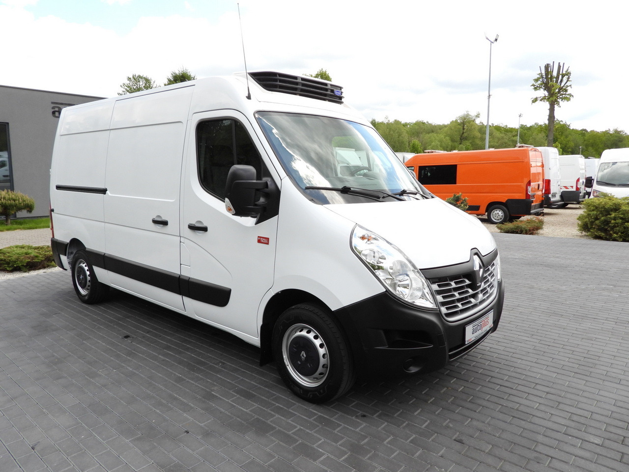 RENAULT MASTER REFRIGERATOR VAN -20*C POWER SUPPLY 230V CRUISE CONTROL AIR CONDITIONING 145HP - Carrinha frigorífica: foto 4 RENAULT MASTER REFRIGERATOR VAN -20*C POWER SUPPLY 230V CRUISE CONTROL AIR CONDITIONING 145HP - Carrinha frigorífica: foto 4
