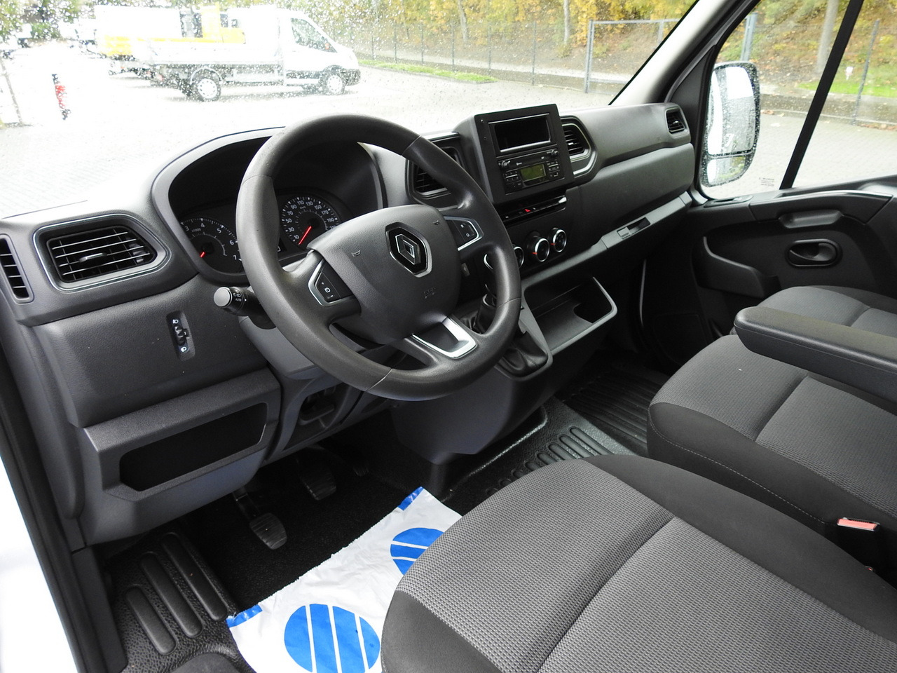 RENAULT MASTER STAKE BODY CRUISE CONTROL AIR CONDITIONING LED LIGHTS TWIN WHEELS  130HP - Carrinha de caixa aberta: foto 2 RENAULT MASTER STAKE BODY CRUISE CONTROL AIR CONDITIONING LED LIGHTS TWIN WHEELS  130HP - Carrinha de caixa aberta: foto 2