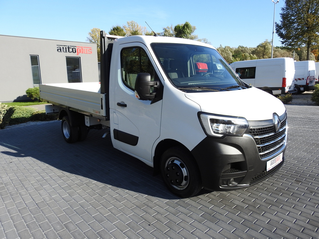 RENAULT MASTER STAKE BODY CRUISE CONTROL AIR CONDITIONING LED LIGHTS TWIN WHEELS  130HP - Carrinha de caixa aberta: foto 4 RENAULT MASTER STAKE BODY CRUISE CONTROL AIR CONDITIONING LED LIGHTS TWIN WHEELS  130HP - Carrinha de caixa aberta: foto 4