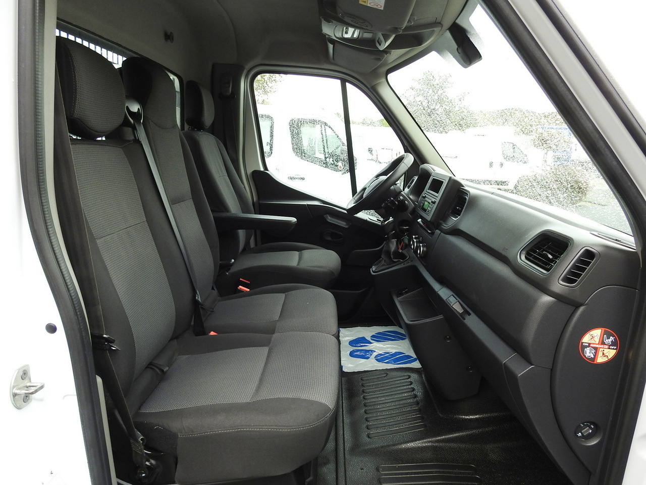 Locação financeira de RENAULT MASTER STAKE BODY CRUISE CONTROL AIR CONDITIONING LED LIGHTS TWIN WHEELS  130HP RENAULT MASTER STAKE BODY CRUISE CONTROL AIR CONDITIONING LED LIGHTS TWIN WHEELS  130HP: foto 28 Locação financeira de RENAULT MASTER STAKE BODY CRUISE CONTROL AIR CONDITIONING LED LIGHTS TWIN WHEELS  130HP RENAULT MASTER STAKE BODY CRUISE CONTROL AIR CONDITIONING LED LIGHTS TWIN WHEELS  130HP: foto 28