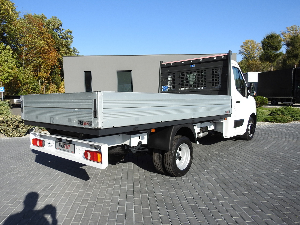 RENAULT MASTER STAKE BODY CRUISE CONTROL AIR CONDITIONING LED LIGHTS TWIN WHEELS  130HP - Carrinha de caixa aberta: foto 3 RENAULT MASTER STAKE BODY CRUISE CONTROL AIR CONDITIONING LED LIGHTS TWIN WHEELS  130HP - Carrinha de caixa aberta: foto 3