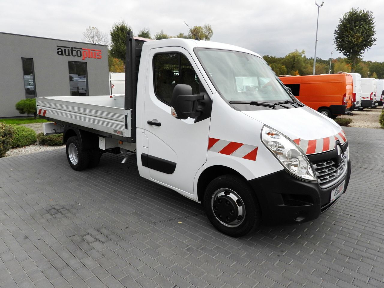 RENAULT MASTER STAKE BODY CRUISE CONTROL NAVIGATION TWIN WHEELS AIR CONDITIONING 130HP - Carrinha de caixa aberta: foto 4 RENAULT MASTER STAKE BODY CRUISE CONTROL NAVIGATION TWIN WHEELS AIR CONDITIONING 130HP - Carrinha de caixa aberta: foto 4